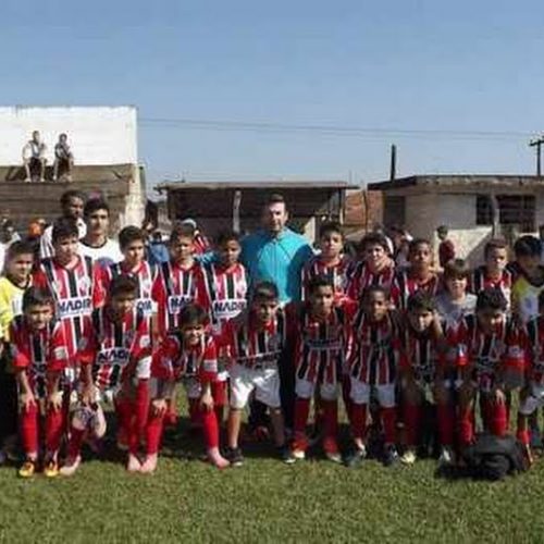 Escola de Futebol Clube de Campo/Botafogo participa de jogo amistoso