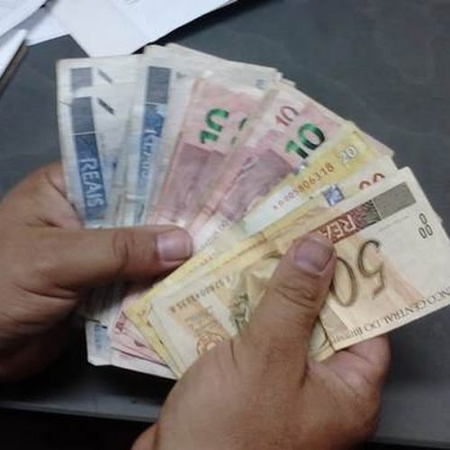 Dupla é presa em flagrante de roubo em posto de combustível