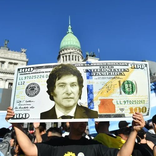 Dólar atinge recorde histórico na Argentina em meio à incerteza política e econômica