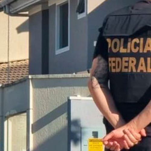 Polícia Federal encontra pen drive escondido e dinheiro vivo na casa de Bolsonaro durante operação autorizada pelo Ministro Alexandre de Moraes