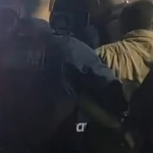 Homem invade igreja durante missa e ameaça padre