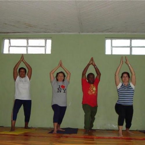 Praticar Yoga previne e cura diversas doenças