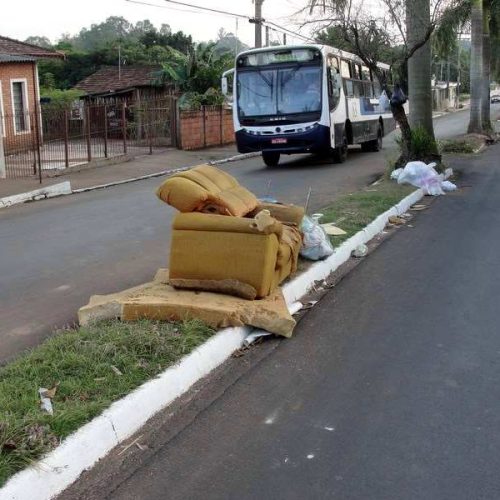 Lixo colocado em lugar indevido poderá resultar em aplicação de multa