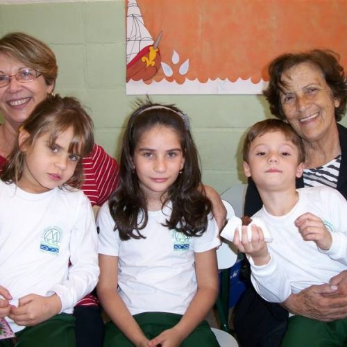 Colégio Cooperativo prestou homenagem às avós