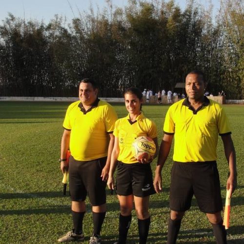 Elizângela Ribeiro árbitra de futebol com futuro promissor