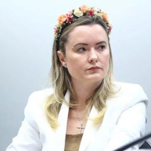 Julia Zanatta critica “Galinha Pintadinha” por conteúdos políticos e de gênero