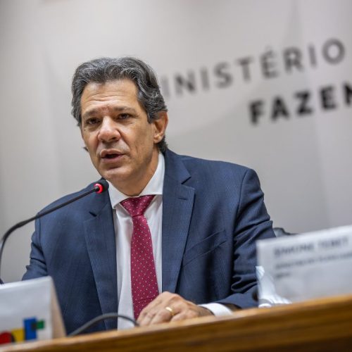 Sem IOF, Ministro Haddad quer cortar supersalários; elite finaceira exige acabar com aumento real do salário mínimo