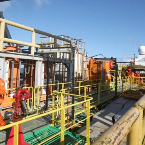 Produção industrial supera expectativas e reforça PIB no início de 2026