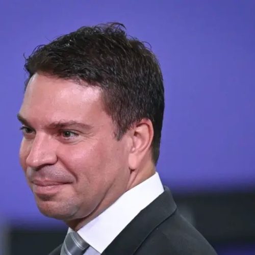 Deputado Federal que fugiu para os EUA custou mais de R$ 500 mil à Câmara após deixar o Brasil