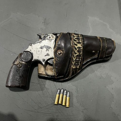 🚨 Preso em flagrante: Suspeito de série de roubos é capturado com arma e dinheiro em Porto Ferreira