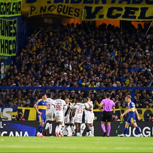 Vasco vence o Boca Juniors na Bombonera e fica perto da final