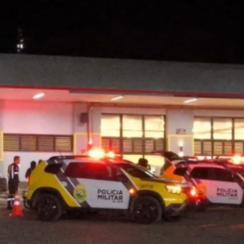 Mulher de 20 anos passa mal e morre durante viagem com 26 iPhones colados ao corpo