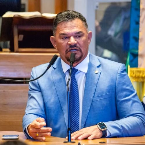 Deputado distrital Hermeto (MDB), líder do governo do DF, é indiciado por suspeita de rachadinha no gabinete