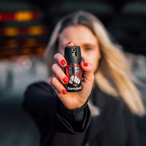 Spray de autodefesa é regulamentado no Rio e amplia proteção para mulheres