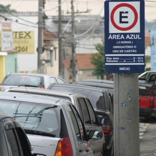 Implantação da área azul divide opiniões