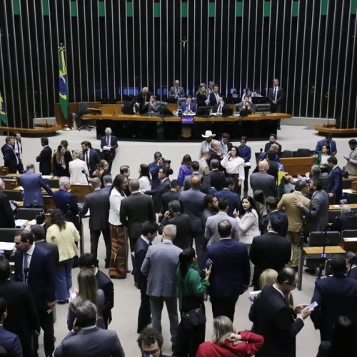 PEC da Blindagem é aprovada na Câmara com 344 votos a favor e segue para o Senado