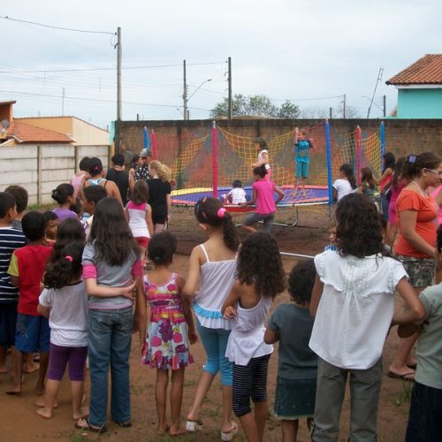Festa de Natal leva alegria para crianças do bairro São Manoel