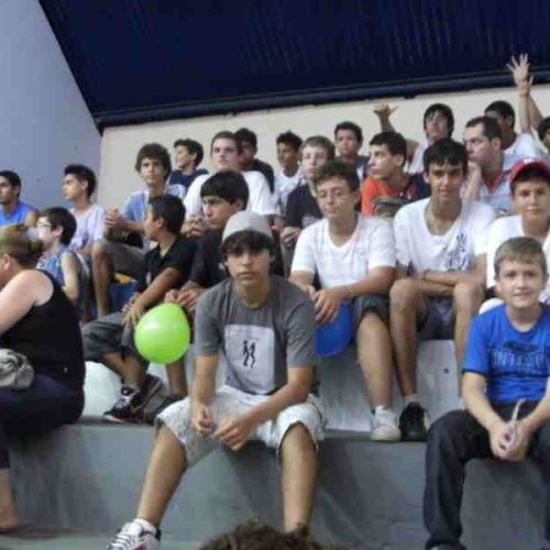 Garotos do Clube de Campo assistem jogo da final do Basquete em Limeira
