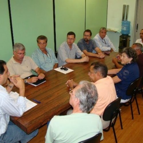 Após aprovação da Câmara, prefeito assina convênios com o Hospital Dona Balbina