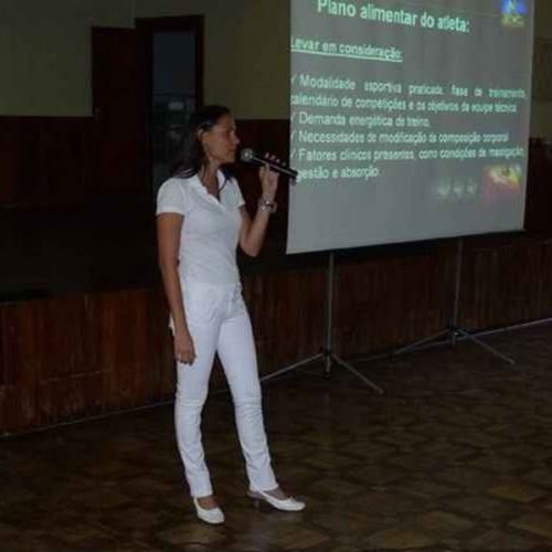 Palestra sobre nutrição esportiva mobiliza pais e adolescentes no P.F.F.C.