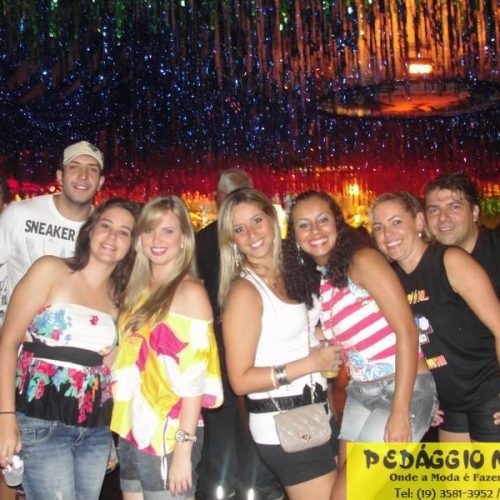 Animação na primeira noite de carnaval no Clube de Campo