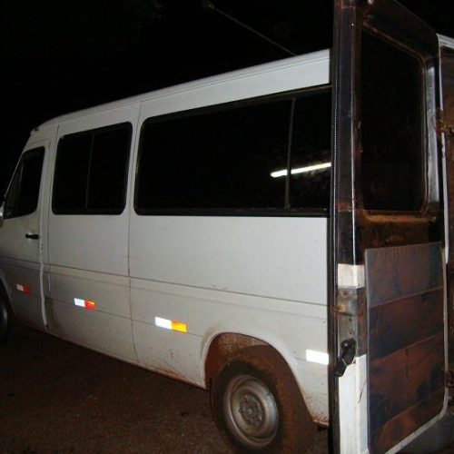 Apreendido veículo com placas de Porto Ferreira recheado com contrabando