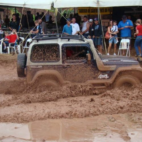 Jeepeiros Ferreirenses participam do 8º Encontro de Jeeps de Leme