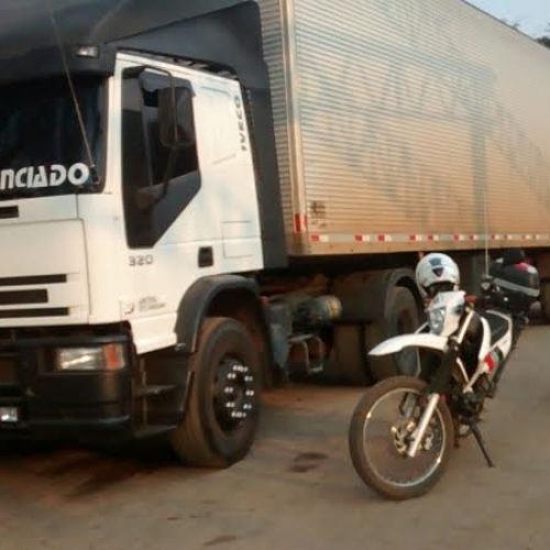 Caminhão roubado na Via Anhanguera é localizado pela PM em pátio de posto desativado