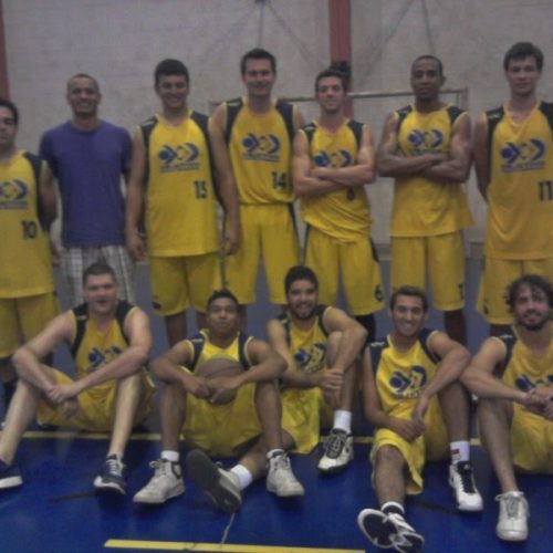 Porto Ferreira continua imbatível na Copa Revelar de basquete