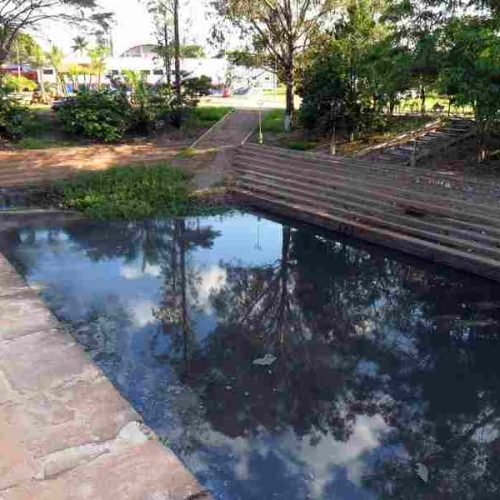 Água poluída é acumulada no ancoradouro da Área de Lazer João Ferreira