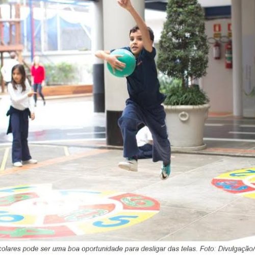 Férias da criançada: 12 brincadeiras para famílias e filhos reforçarem a conexão e o aprendizado