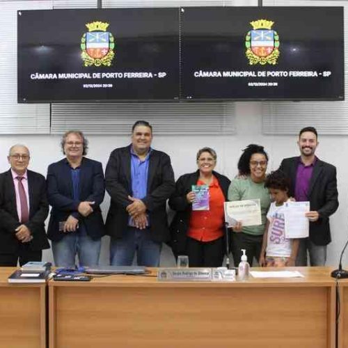 Câmara de Porto Ferreira entrega Moção de Aplauso à escritora Sueledy Mortol