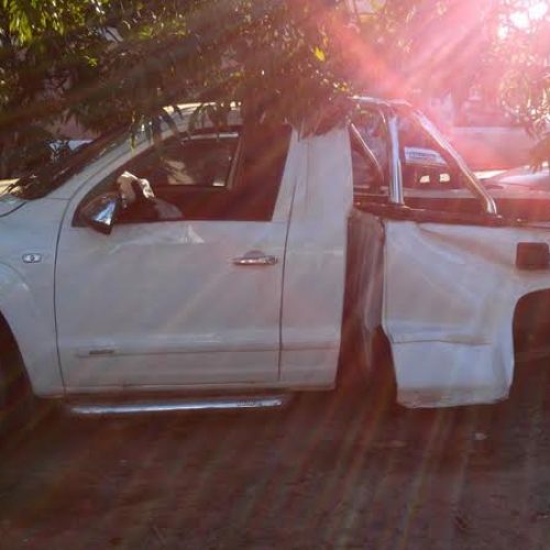 Amarok roubada em madeireira na Vila Maria é localizada em seguida após colidir com outros veículos