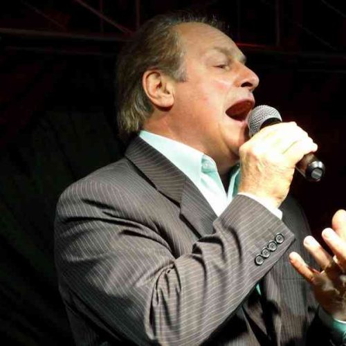 Tony Angeli agrada público no segundo dia da Festa Italiana de Santa Rita