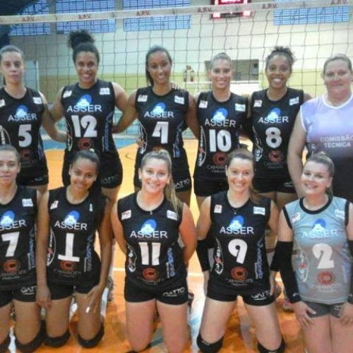 Equipe adulta feminina de vôlei participa dos Jogos Abertos do Interior