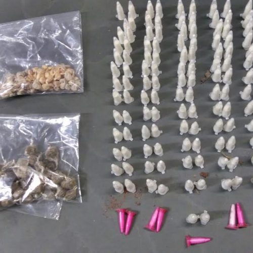 Homem é preso pela PM em flagrante por tráfico de drogas e corrupção de menor