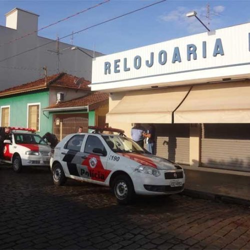 Comerciante é baleado após assalto em Santa Cruz das Palmeiras-SP