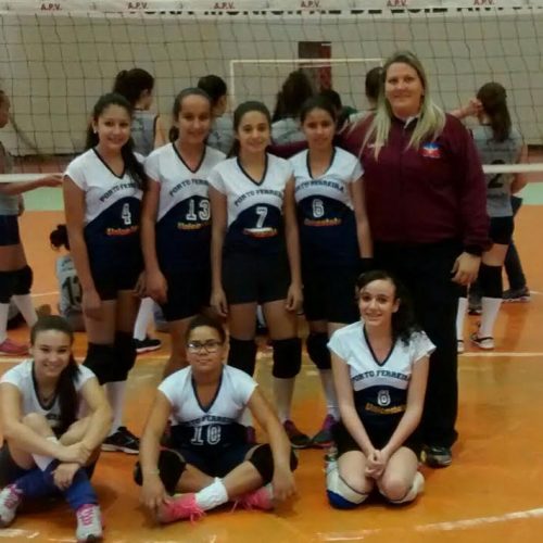Voleibol: categoria de base jogou em Luís Antônio em campeonato promovido pela A.P.V.