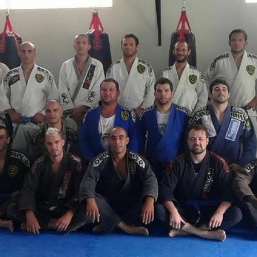 Alunos da equipe do Jiu Jitsu do Clube de Campo recebem graduação de faixas