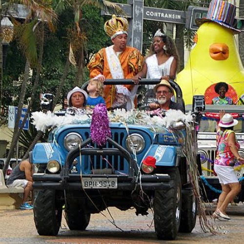 Pirassununga: abertura do Carnaval contou com blocos na Praça Central