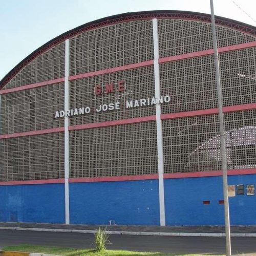 Entrega do novo piso da quadra do Ginásio Adriano José Mariano acontece nesta segunda-feira