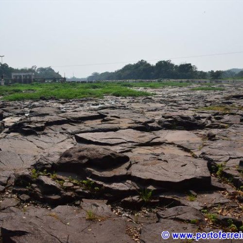 Estiagem histórica altera a paisagem da Cachoeira de Emas, em Pirassununga