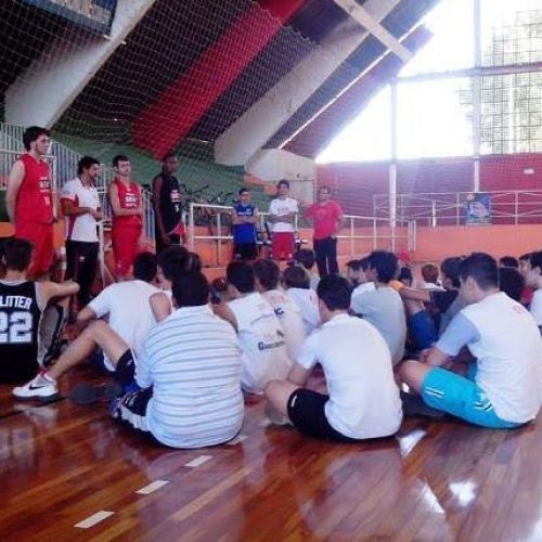 Sesi proporciona oficina de basquete com preparador e atletas de Franca