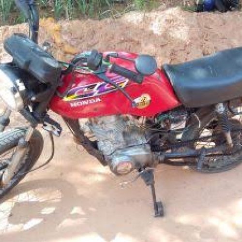GCM apreende garotos de 13 e 15 anos de idade com moto sem placa e numeração