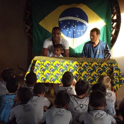 Ferreira Pinto, atleta ferreirense que jogo no futebol italiano, realizou palestra no Botafogo