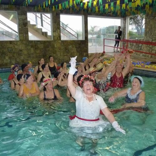 PFFC – Hidroginástica realiza Festa Julina “na água”