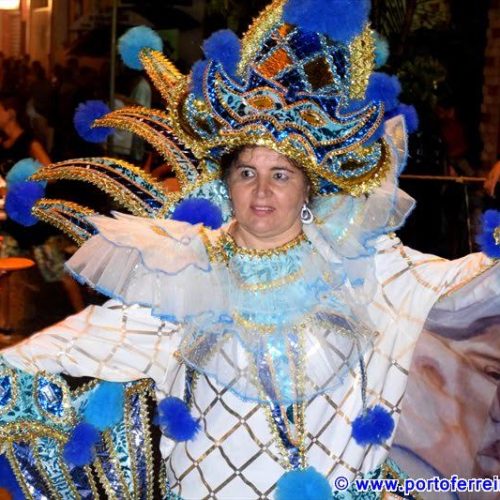 Carna Folia 2015: blocos desfilam debaixo de chuva pela Av. Eng. Nicolau de Vergueiro Forjaz