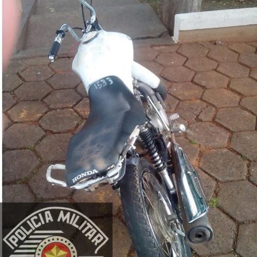 PM apreende moto para averiguação no Jardim São Manoel