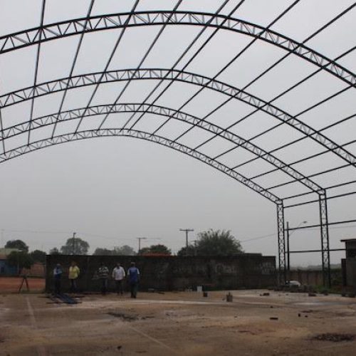 Área de lazer do Jardim Santa Marta: quadra recebe estrutura da cobertura