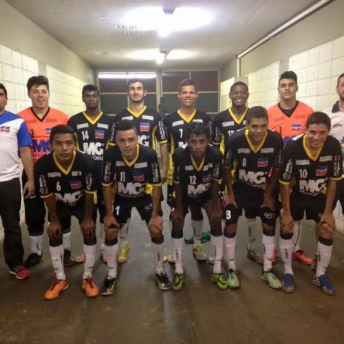 Equipe sub-21 vence e segue no G4 no torneio da Liga Ferreirense de Futsal